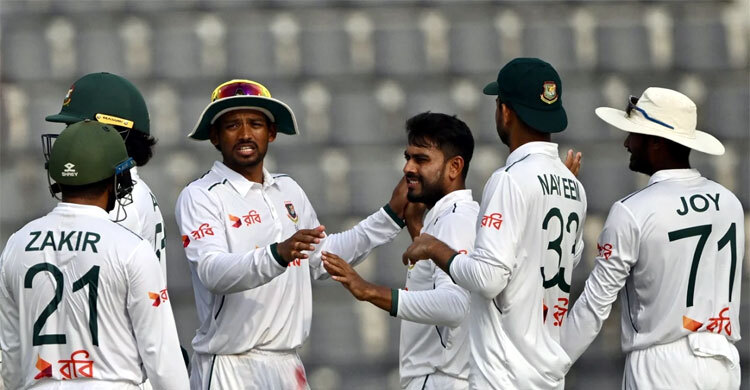 দ্বিতীয় সেশনে খালি হাতে বাংলাদেশ