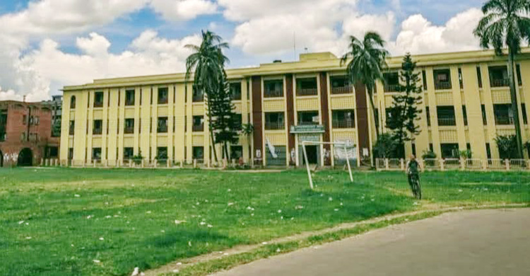 মাদক-র‌্যাগিংয়ে দিশেহারা শেকৃবি