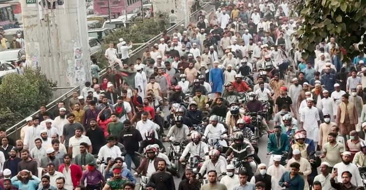 জানাজা শেষ, শাহবাগ অভিমুখে মানুষের স্রোত