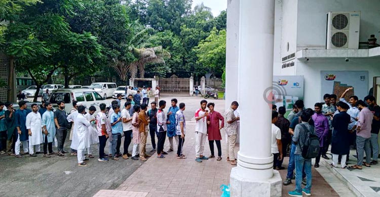 ডাকসুর ভোটগ্রহণ শুরু