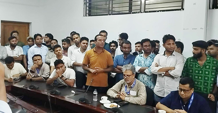 ঢাবি ভিসিকে আনুষ্ঠানিকভাবে ‘জামায়াতি প্রশাসন’ আখ্যা দিল ছাত্রদল