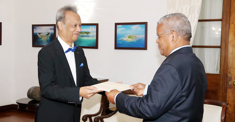 সেশেলসের সঙ্গে সম্পর্ক জোরদারে অঙ্গীকার বাংলাদেশের