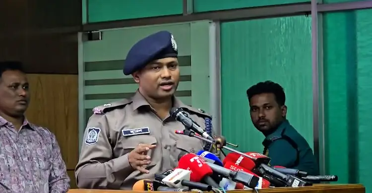 ঢাকা-১৩ আসনের আইনশৃঙ্খলা নিয়ন্ত্রণে কঠোর অবস্থানে থাকবে পুলিশ