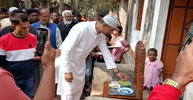 ভোট চাইতে গেলেই এ্যানিকে পান-সুপারি-পিঠা নিয়ে বরণ করছেন ভোটাররা