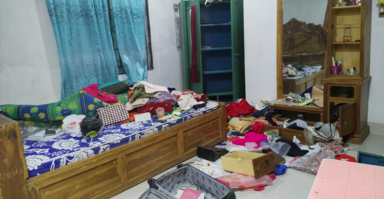 মিরসরাইয়ে প্রবাসীর বাড়িতে ডাকাতি