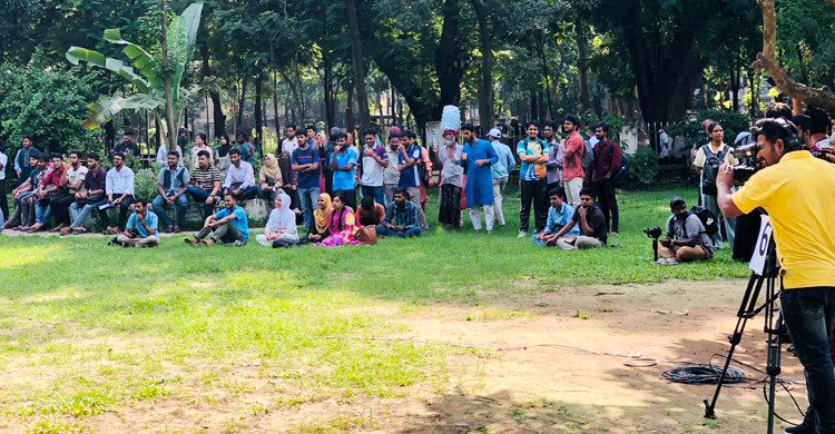 ডাকসু নির্বাচন ঘিরে ক্যাম্পাসে উৎসবের আমেজ