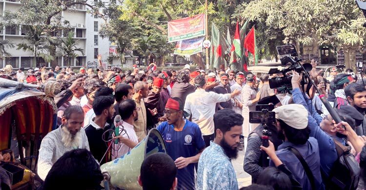 স্বরাষ্ট্র উপদেষ্টার কার্যালয়ে অভিমুখে শিক্ষার্থীরা