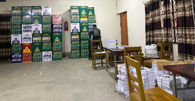 বহিরাগতদের নিয়ে ক্যাফেটেরিয়ায় ছাত্রদলের প্রচারণা চালানোর অভিযোগ