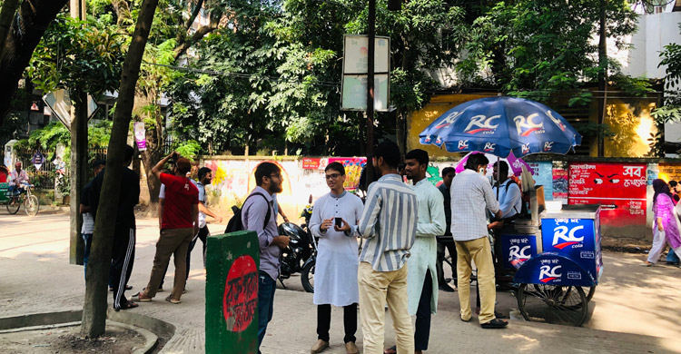 ডাকসু নির্বাচন ঘিরে ক্যাম্পাসে উৎসবের আমেজ