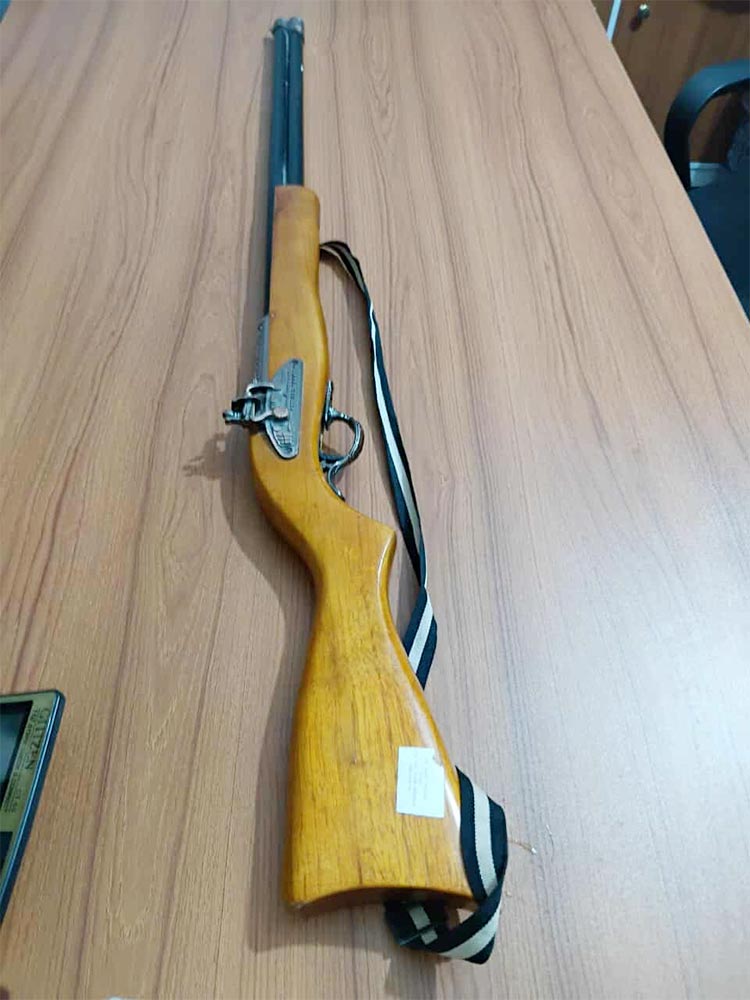 মিছিলে ডামি রাইফেল প্রদর্শন করে আতঙ্ক ছড়ানো, গ্রেফতার ১