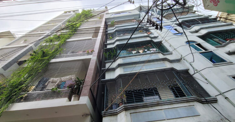 ডেমরায় হেলে পড়েছে ৬ তলা ভবন