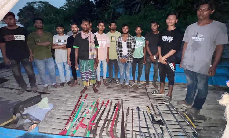 নৌকায় গান বাজিয়ে অস্ত্র হাতে নাচ, &lsquo;ডেঞ্জার গ্যাং&rsquo;র ১৬ সদস্য ধরা