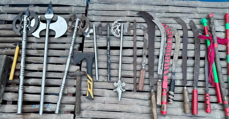 নৌকায় গান বাজিয়ে অস্ত্র হাতে নাচ, &lsquo;ডেঞ্জার গ্যাং&rsquo;র ১৬ সদস্য ধরা