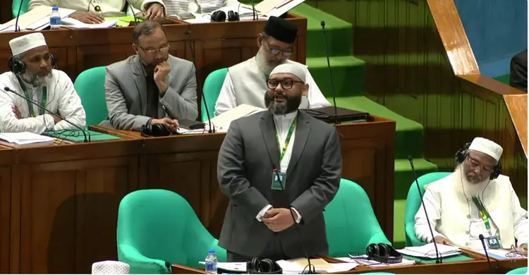 গুমের কথা বলতে গিয়ে সংসদে কান্নায় ভেঙে পড়লেন ব্যারিষ্টার আরমান