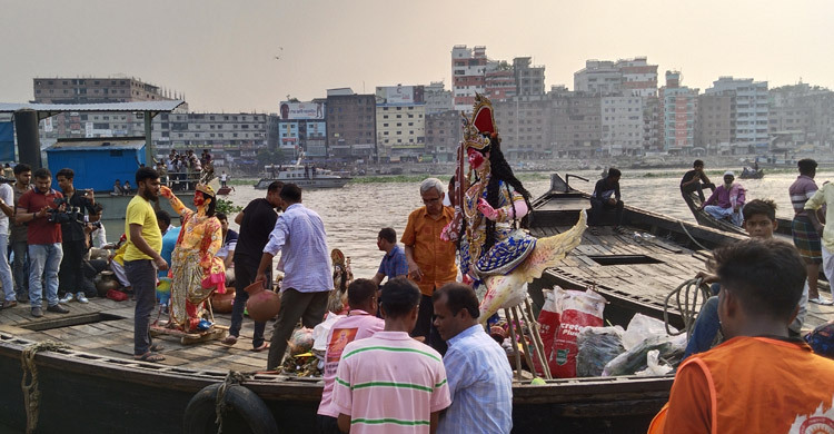 Immersion of idols begin in Dhaka