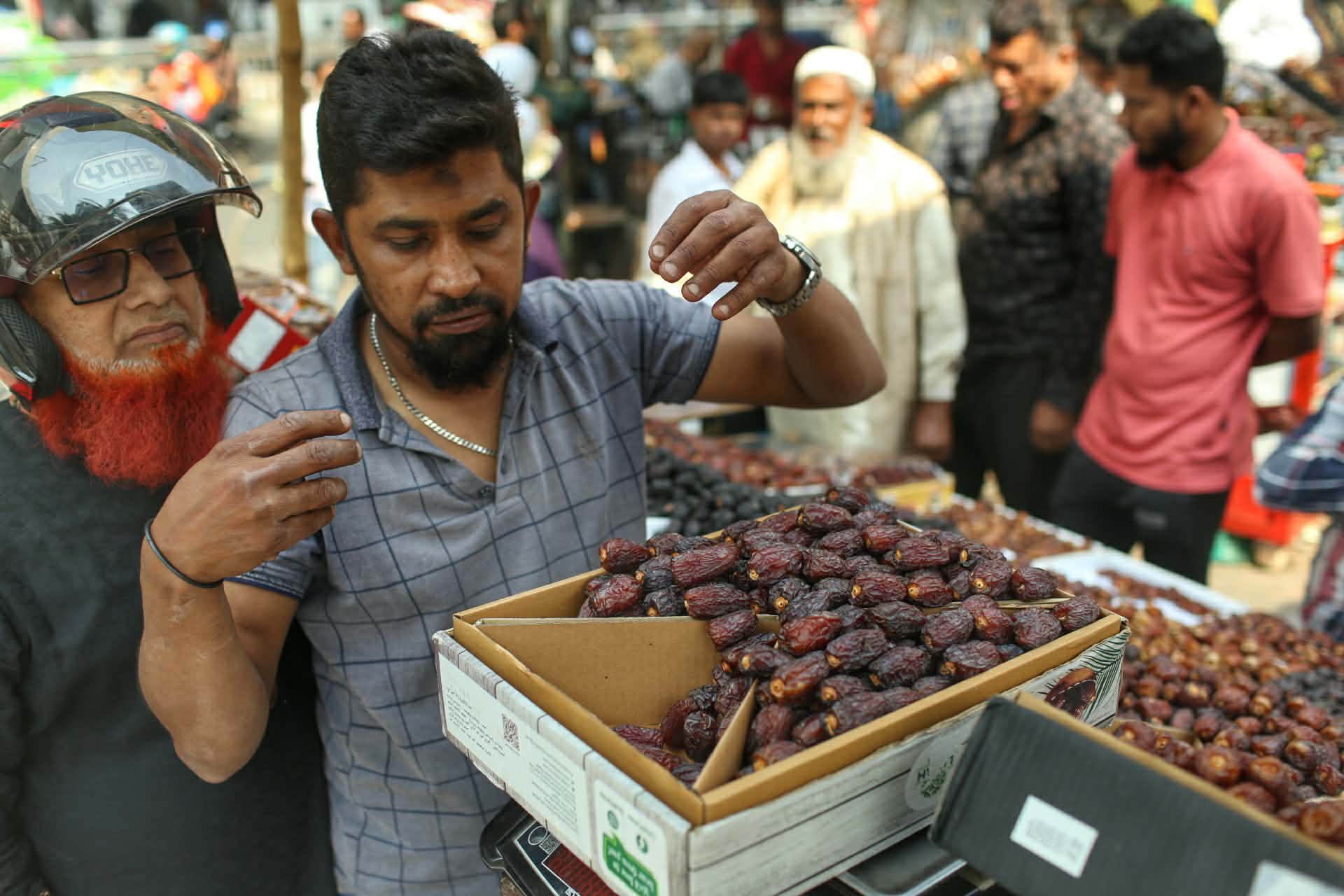 প্রিমিয়াম খেজুর থেকে সুলভ জাত, সব মিলেছে বাজারে