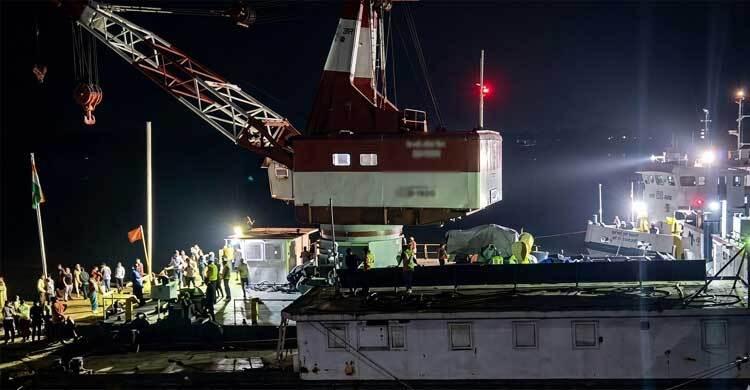 Sunken bus traced under 90-feet water, rain hampers rescue effort