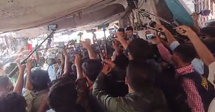 আওয়ামী লীগ সন্দেহে একজনকে গণপিটুনি