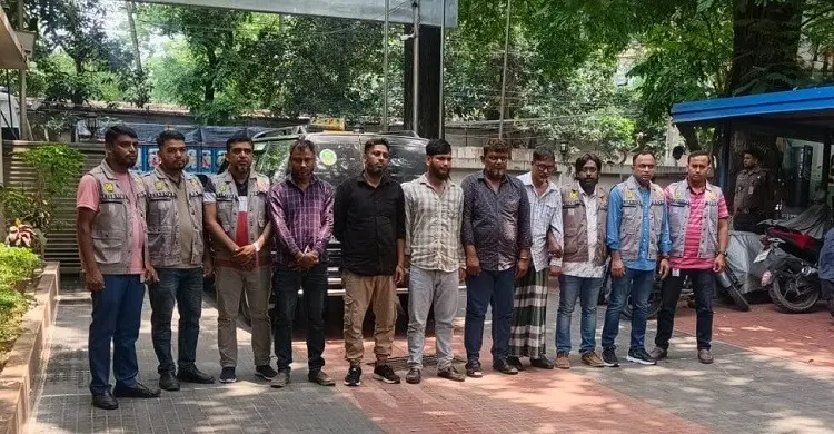 ঈদকে সামনে রেখে ডাকাতির পরিকল্পনা ছিল চক্রটির, গ্রেফতার করলো ডিবি