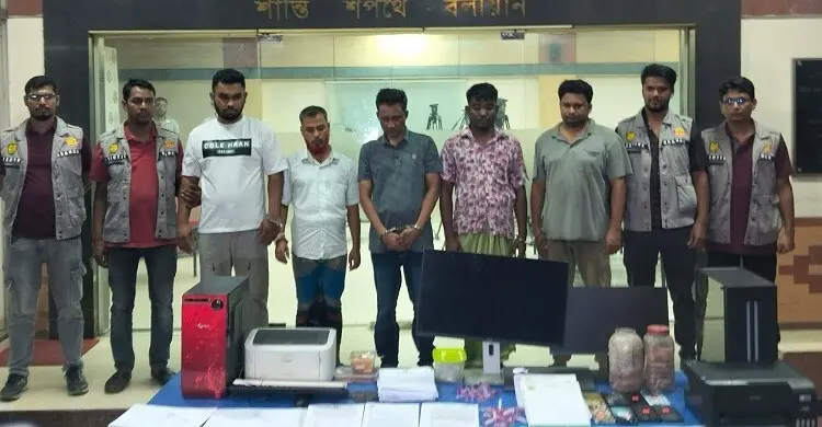 প্রধানমন্ত্রী ও মন্ত্রীদের সিল-সই জাল করে প্রতারণা, গ্রেফতার ৫