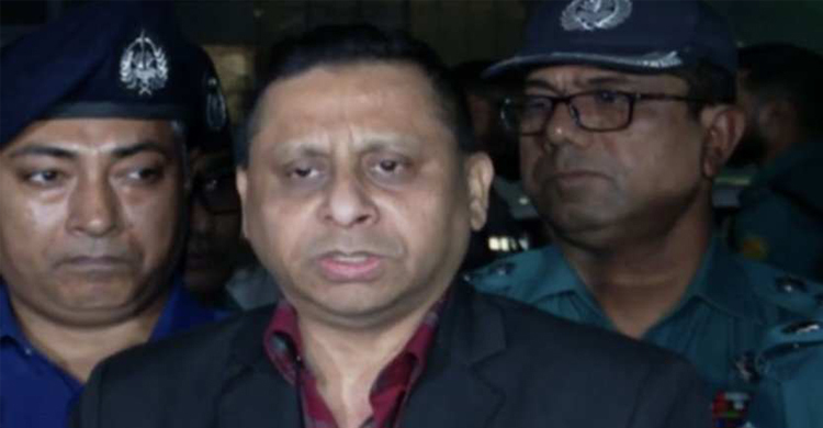 সন্ত্রাসী যত শক্তিশালীই হোক রক্ষা পাবে না: ডিবি প্রধান