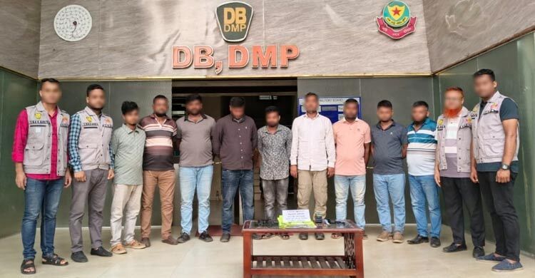 ডামি পিস্তলসহ পেশাদার ডাকাতচক্রের ৯ সদস্য গ্রেফতার