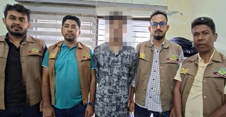 ৫ আগস্ট থানা থেকে অস্ত্র লুট করে ৫০ হাজারে বিক্রি, ডিবির জালে ধরা যুবক