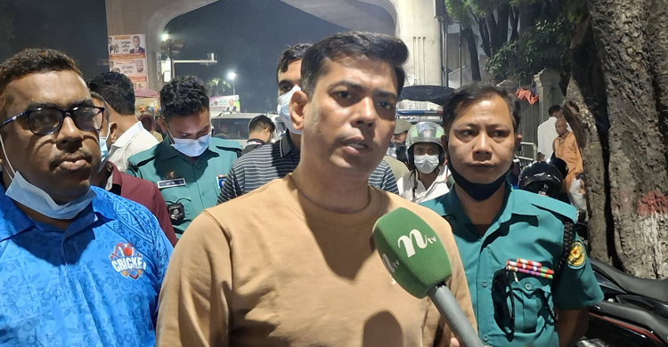 ভ্যানে করে খণ্ডিত মরদেহভর্তি ড্রাম রেখে যান দুজন