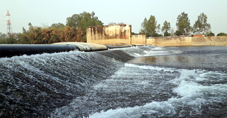 মোহনপুর রাবার ড্যাম ফোলানো শুরু, আত্রাই-কাঁকড়ায় বাড়ছে পানি