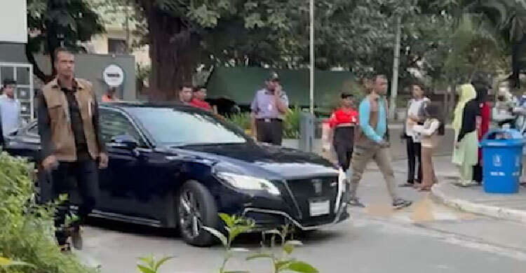 এভারকেয়ার হাসপাতালে জুবাইদা রহমানের গাড়িবহর