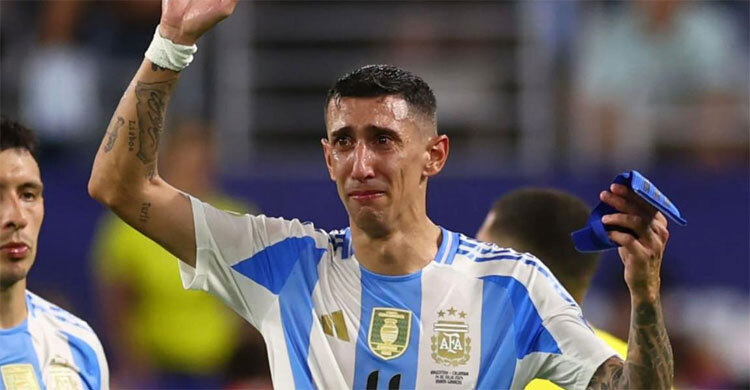 অশ্রুসিক্ত চোখে আর্জেন্টিনাকে বিদায় জানালেন ডি মারিয়া