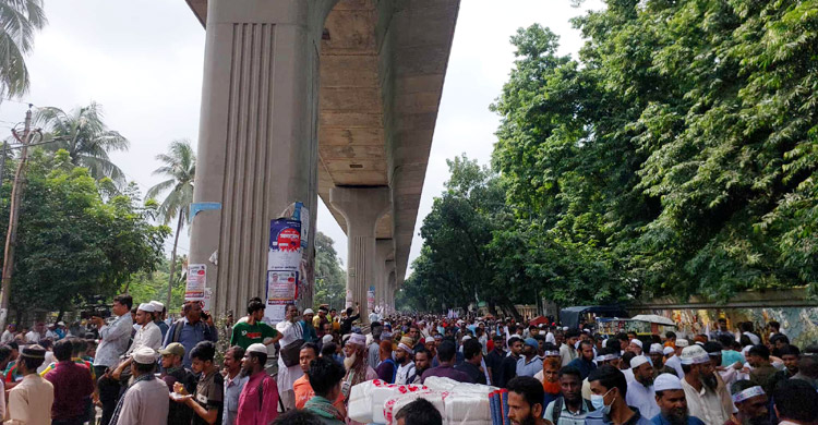 সোহরাওয়ার্দী উদ্যান ছাড়িয়ে জনসমাগম চারপাশের সড়কে