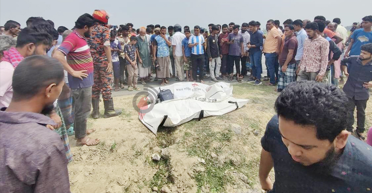 সড়কে প্রাণ গেলো ভূমি অফিসের তহসিলদারসহ ২ জনের