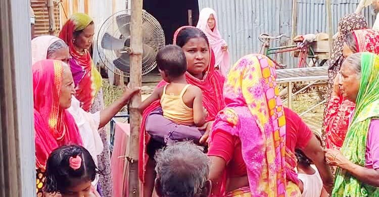 বিদ্যুতায়িত ছেলেকে বাঁচাতে গিয়ে প্রাণ গেলো মায়ের