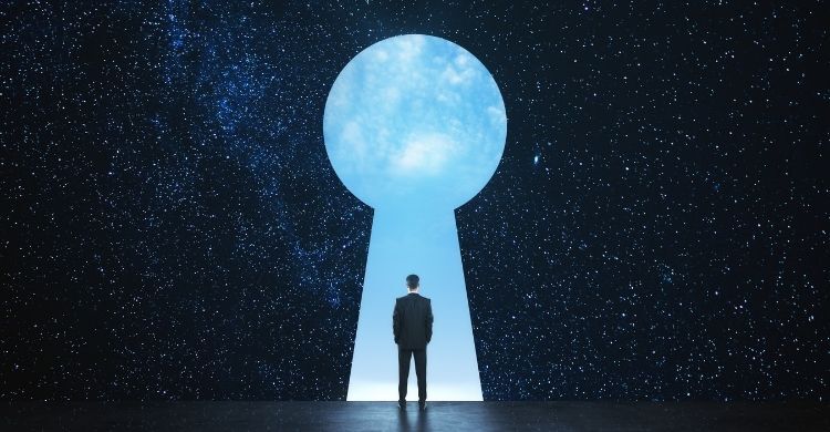 স্বপ্নে মৃত ব্যক্তিকে জীবিত দেখার ব্যাখ্যা কী?