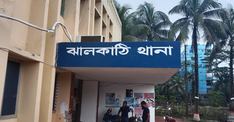 ঝালকাঠিতে ত্রিমুখী সংঘর্ষে কলেজছাত্র নিহত