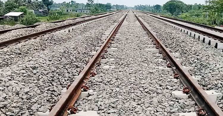 পাবনায় ট্রেনে কাটা পড়ে নিহত ২