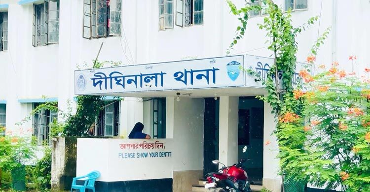 মরদেহের পাশে চিরকুটে লেখা ছিল ‘আমার মৃত্যুর জন্য কেউ দায়ী নয়’