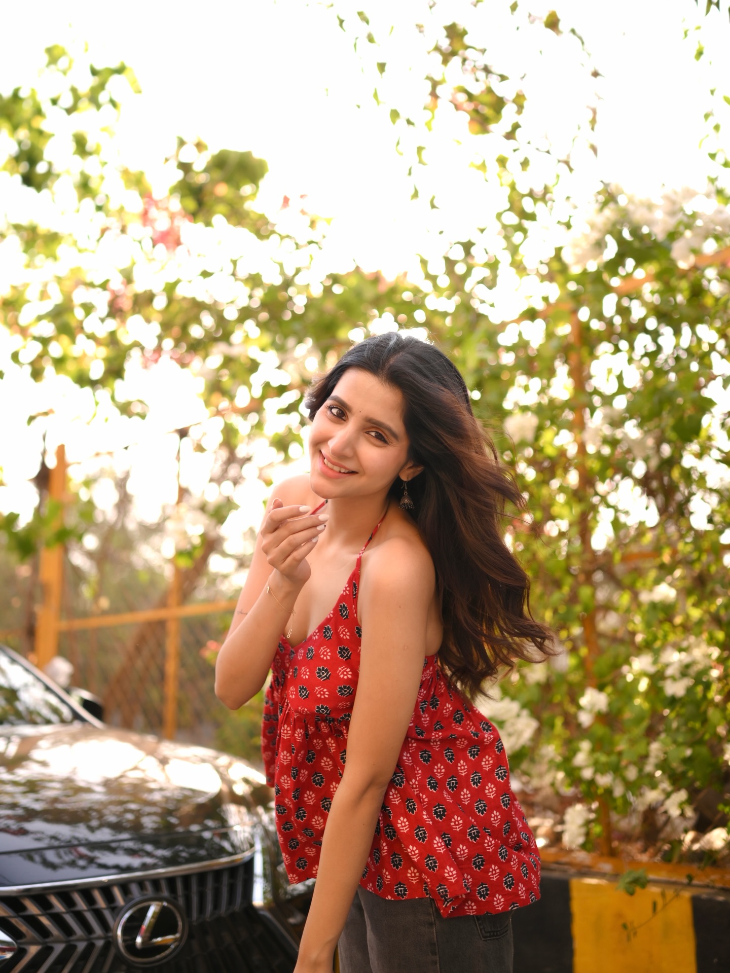 সামার স্টাইলে মোহময়ী দেবচন্দ্রিমা