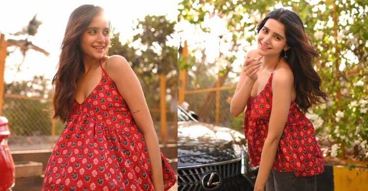 সামার স্টাইলে মোহময়ী দেবচন্দ্রিমা