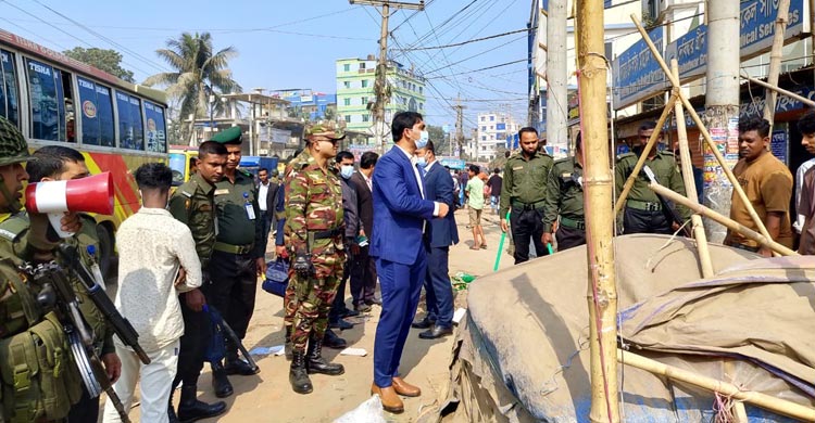 কুমিল্লায় গুঁড়িয়ে দেওয়া হলো শতাধিক অবৈধ স্থাপনা