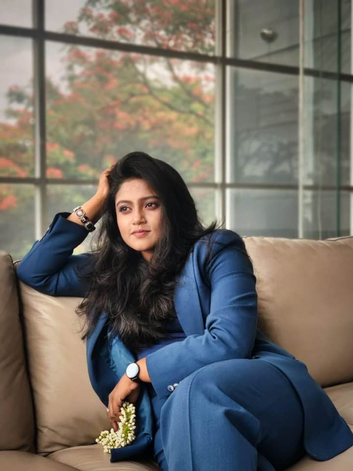 পূজা কোথায় কাটালেন ‘লাগে উড়াধুরা’ গায়িকা