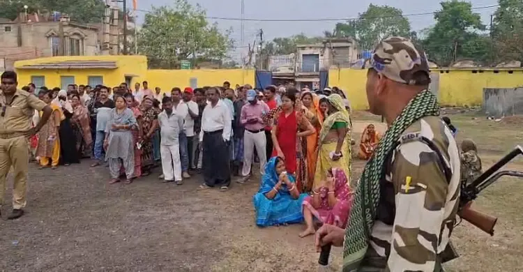 পশ্চিমবঙ্গে কঠোর নিরাপত্তার মধ্যে প্রথম দফার ভোট শুরু