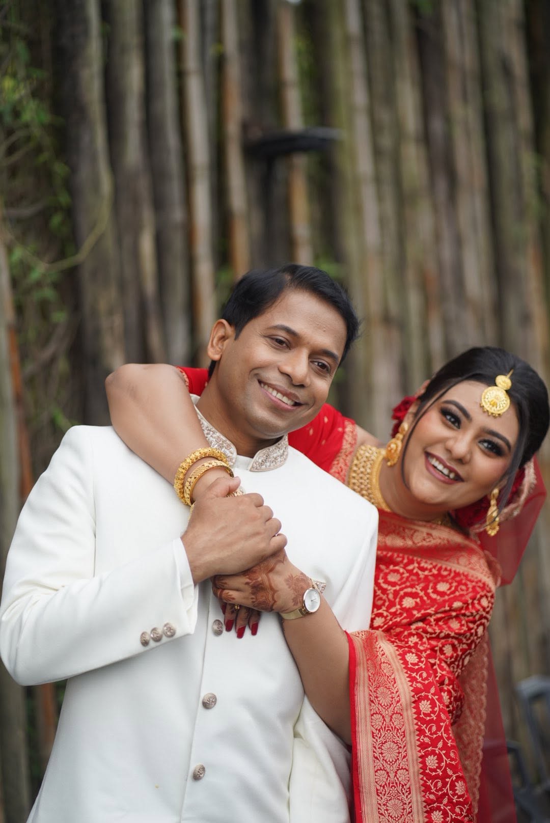 লাল বেনারসিতে দীপ্তি, নজর কাড়ল কনের সাজ