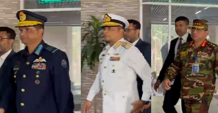 তিন বাহিনীর প্রধানের সাথে ইসির বৈঠক শুরু