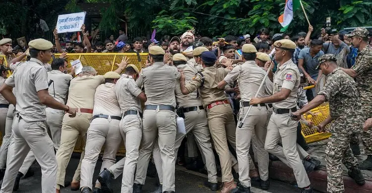 ‘তরুণদের বিরুদ্ধে যুদ্ধ শুরু করেছে মোদী সরকার’