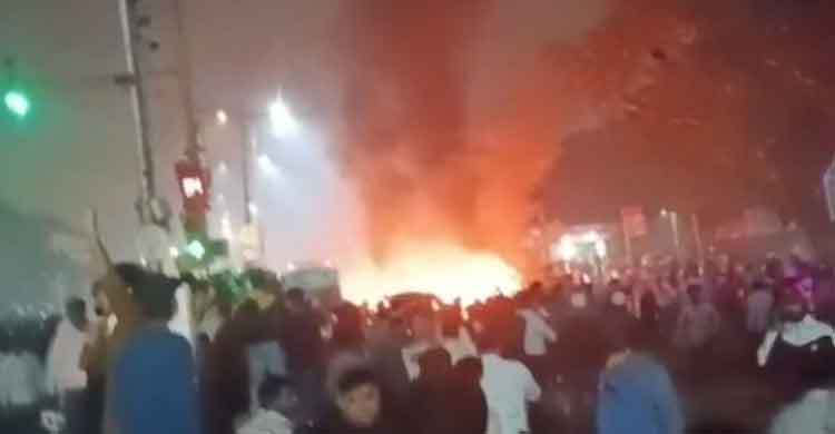 দিল্লির ঐতিহাসিক লাল কেল্লার কাছে গাড়িতে বিস্ফোরণ, দগ্ধ অনেকে