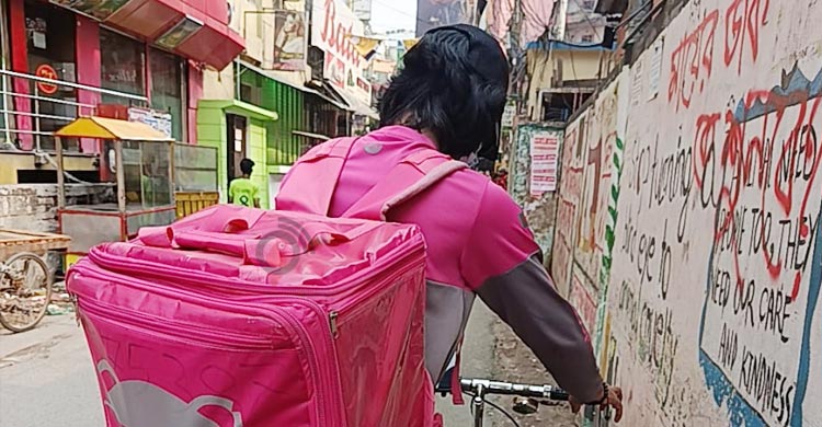 জীবন মানেই দৌড়, থামলেই আয় বন্ধ