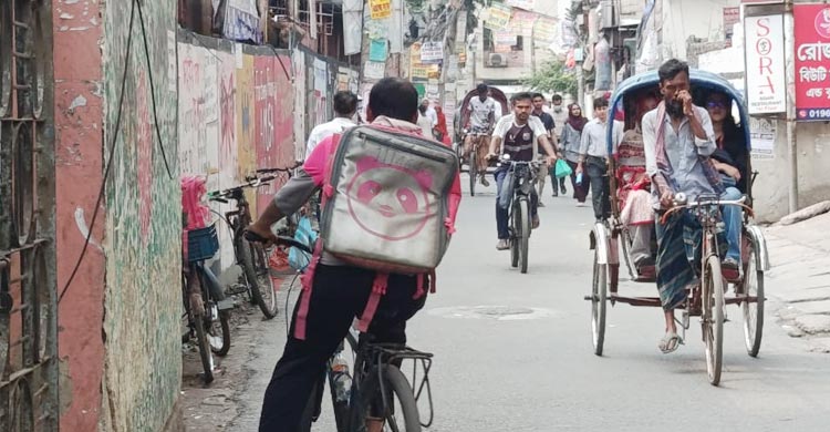 জীবন মানেই দৌড়, থামলেই আয় বন্ধ