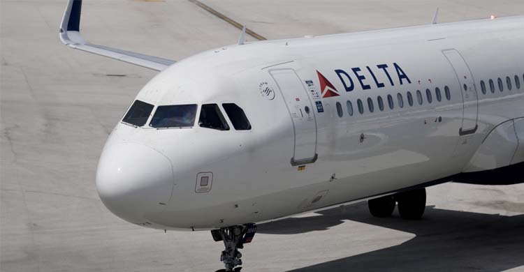 যুক্তরাষ্ট্রে ককপিট থেকে ভারতীয় বংশোদ্ভূত পাইলট আটক